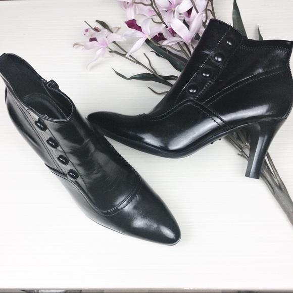 Franco Sarto Shoes - Like New! Franco Sarto Adorable Ankle Booties EUC